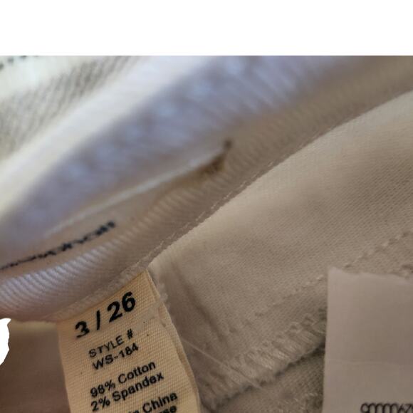 Blue Asphalt NWT White Distressed Denim Jean Shorts Size‎ 3 - Picture 7 of 10